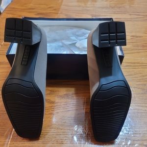 Crazy Horse Woman's Size 6 1/2 Taupe  Shoes